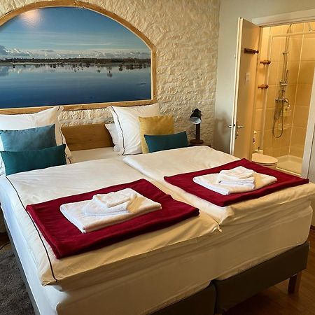 La Fiere Bridge Guest House Amfreville  Bagian luar foto
