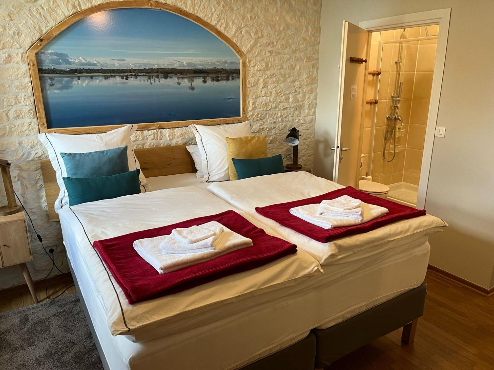 La Fiere Bridge Guest House Amfreville  Bagian luar foto